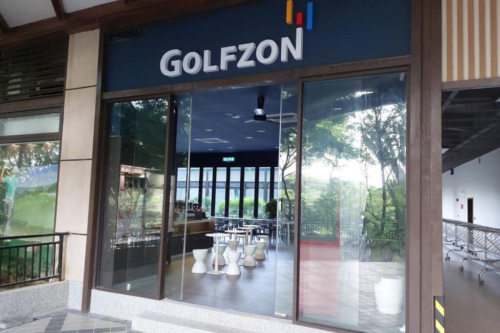 2 Forest City Near Golf W Netflix *